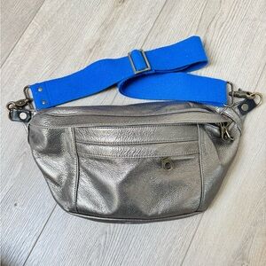 Parker Thatch Cross-My-Heart Sling Bag Gunmetal Metallic with Blue Strap